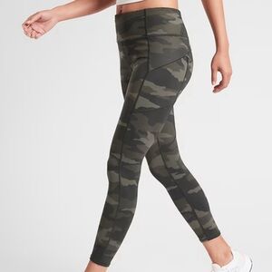 Athleta Camo Contender 7/8 Green Tights Leggings Medium